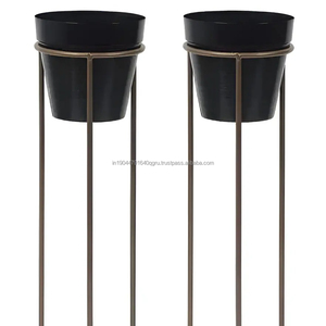 Juego de 2 macetas de hierro negro y dorado de calidad superior con soporte largo para macetas a precio de reventa desde la India - Product Image 1