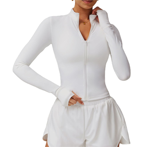 Ensemble de yoga 2 pièces pour femme : Crop top, short taille haute, veste de yoga moulante à manches longues avec fermeture éclair frontale, sans couture. Vente en gros usine. - Product Image 3