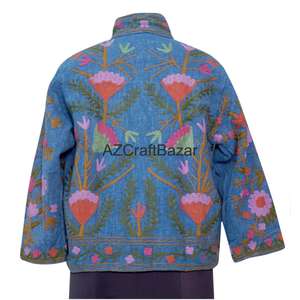 Blusa de Mujer con Cuello en V, Diseño Floral Vintage, Bordado Suzani TNT Multitemporada, Diseño Dibujado a Mano, Ecológica, Transpirable y de Secado Rápido - Product Image 5