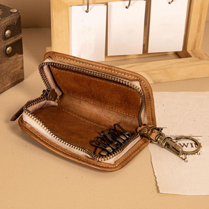 Porte-clés de luxe en cuir avec plusieurs compartiments pour clés, cartes et objets personnels - Product Image 2