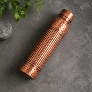 Bouteille d'eau artisanale en cuivre pur, rainurée et martelée, pour la maison, les voyages et les fêtes - Product Image 4