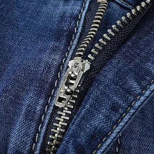 กางเกงยีนส์ขาสั้นทรงตรงสไตล์ใหม่ปี 2026 ระบายอากาศได้ดี น้ำหนักเบา ขายส่งสำหรับฤดูร้อน กางเกงยีนส์ลำลองแบบครึ่งตัวทรงคาร์โก้สำหรับผู้ชาย ผลิตในปากีสถาน รับผลิตแบบ OEM - Product Image 3