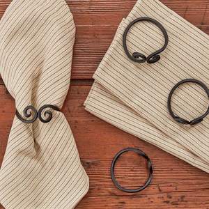 Anillo para servilletas de metal de inspiración rústica que añade encanto a la decoración de la mesa de estilo rústico y a la cena informal. - Product Image 3