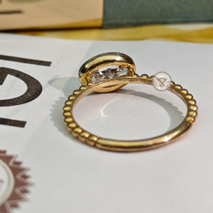 Anillo de Compromiso de Tres Piedras con Diamante Ovalado Cultivado en Laboratorio de 4TCW en Oro de 14K, Certificado IGI, Joyería Nupcial de Lujo para Mujer - Product Image 3