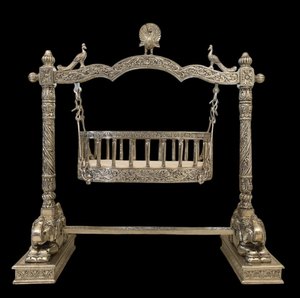 Berceau décoratif moderne en bois de teck, style paon royal indien, artisanal allemand, avec balançoire argentée, pour bébé, Palna Jhula Namkaran Pooja, en promotion au Royaume-Uni - Product Image 4