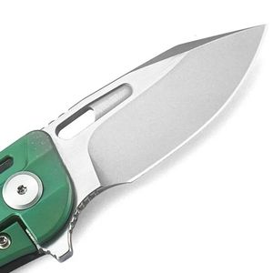 Modernos Cuchillos Plegables de Acero de Damasco con Hoja de Corte Afilada, Diseño de Mango Elegante y Construcción Pivotante Confiable - Product Image 3