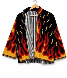 Impresionante Chaqueta Boho de Terciopelo Negro Hecha a Mano con Bordado de Llamas, Kimono Boho, Abrigo Artesanal para Mujer - Product Image 5