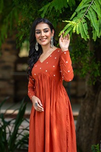 Sari Tradicional Indio JAIPURI con Bordado, Vestido Anarkali de Rayón con Material Georgette, Modelo Banarasi Shalwar Kameez - Product Image 2