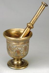 Juego de mortero y pilón tradicional de latón pesado para triturar especias enteras, ajo, jengibre, hierbas secas y semillas. - Product Image 6