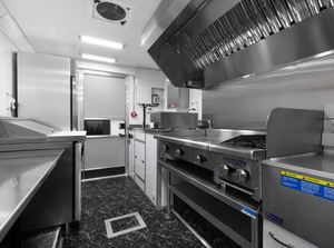 Camión de Comida Nuevo de 18 Pies, Marca Freightliner MT45/MT55, Convertido a Camión de Comida con Prensa para Panini y 4 Ruedas - Product Image 2