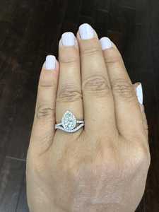 Bague Halo Classique à Double Bande Courbe avec Diamant Taillé Poire 1.01CT, Diamant de Laboratoire, Or Blanc Plaqué Platine 14K, pour Femme, Certifié IGI - Product Image 2