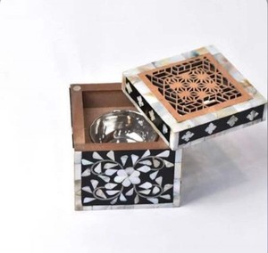 Quemador de Incienso de Madera con Incrustaciones de Madreperla y Diseño Floral, Mabkhara de Oriente Medio, Decoración para Mesa, Hogar, Regalo de Ramadán y Eid - Product Image 1