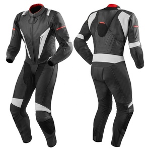 Combinaison de moto en cuir à manches longues pour homme, respirante, noire avec accents gris et rouges, utilisable toute l'année - Product Image 1