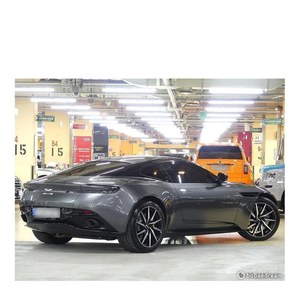 Aston Martin DB11 4.0 V8 Coupé, conduite à gauche, boîte automatique, sièges en cuir, caméra arrière, décembre 2020, 6 800 km - Product Image 3