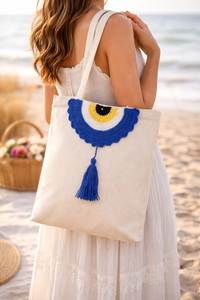 Magnifique sac fourre-tout tendance avec broderie artisanale et motif floral perlé, idéal pour le shopping, les voyages et l'usage quotidien - Product Image 3