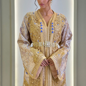 Ensemble de mariée marocain en deux pièces, kaftan de style marocain, broderie en velours, vêtements pour femmes, robe de mariée marocaine - Product Image 3