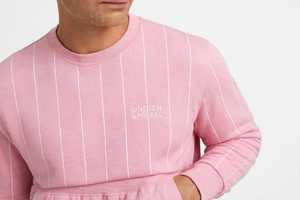 Conjunto de sudadera de cuello redondo y pantalones deportivos de felpa francesa con rayas rosas para hombre - Product Image 5
