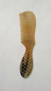 Peigne en corne naturelle pour homme et femme - Product Image 1