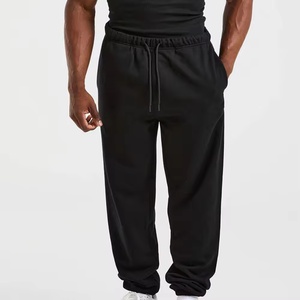Pantalon de jogging streetwear personnalisé de haute qualité, coupe ample, en coton épais 600 GSM, gris, jambe large droite, pour homme - Product Image 5
