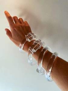 กำไลเรซิ่นทำมือ พิมพ์ลายดิจิทัล สีพื้นเรียบหรู เครื่องประดับแฟชั่นคุณภาพพรีเมียมสำหรับผู้หญิง ขายส่ง คุณภาพส่งออก - Product Image 4