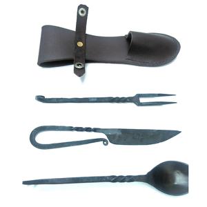 ชุดช้อนส้อมสแตนเลสสตีลคุณภาพสูง งานแฮนด์เมด สไตล์ยุคกลาง 3 ชิ้น พร้อมปลอกหนัง  แบบใหม่ - Product Image 2