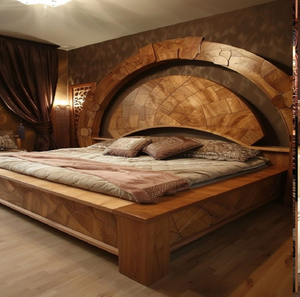 Cama geométrica contemporánea con una audaz cabecera semicircular con marquetería de madera. Disponible a precios de mayorista. - Product Image 1