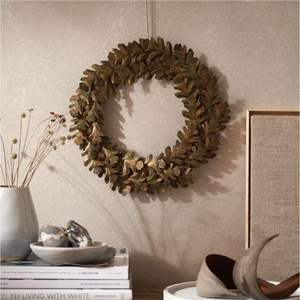 Guirlande murale décorative en feuilles métalliques dorées, couronne de lauriers en laiton, baies de perles blanches, décoration murale de Noël pour entrée de maison - Product Image 4