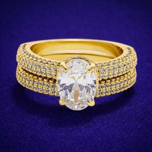 Bague de fiançailles ovale en moissanite en or jaune 14 carats sur argent sterling avec bande pavée de diamants, ensemble de mariage - Product Image 2