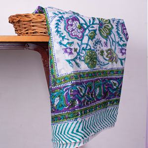 ผ้าพันคอผ้าฝ้ายพิมพ์ลายดอกไม้สีขาวสวยงาม งานพิมพ์บล็อกแบบซันกาเนรี ทำด้วยมือ ผ้าซารองสำหรับฤดูร้อน คุณภาพสูง ผ้าคลุมไหล่ งานฝีมือจากเมืองชัยปุระ - Product Image 5