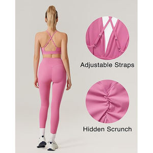 Conjunto de Yoga para Mujer en Tonos Verde Bosque y Rojo Frambuesa, Bra Deportivo y Leggings de Cintura Alta, Colores Profundos Inspirados en la Naturaleza, Nailon y Spandex - Product Image 4