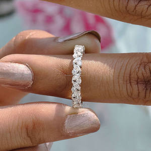 สายคาดแต่งงานสลับสีทองคำขาว18K และตัดมอยส์ซอไนต์เต็มรูปแบบของขวัญที่สมบูรณ์แบบ - Product Image 1