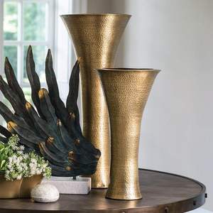 Nouveau vase en métal de haute qualité par Coastal Iron, vase à fleurs très vendu pour mariage ou décoration intérieure, à poser sur table ou au sol - Product Image 1