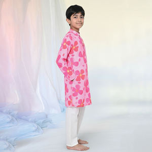 Conjunto de Kurta Elegante en Oferta con Top y Pantalón Coordinados, Ideal para Celebraciones Tradicionales, Disponible en Grandes Cantidades - Product Image 1