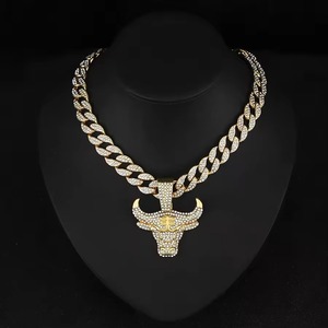 Collar Hiphop con Colgante de Cabeza de Toro con Incrustaciones de Moissanita, Bañado en Rodio, para Hombre - Product Image 2