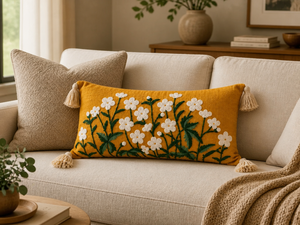 Coussin lombaire personnalisé fait main en coton, broderie florale moutarde, style bohème, fleur blanche tuftée, coussin d'appoint long avec pompons - Product Image 3