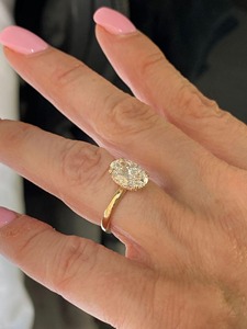 Bague de fiançailles en diamant de laboratoire certifié IGI de 1,50 ct, taille ovale, halo caché, solitaire, or 18 carats, bijoux de luxe pour femmes - Product Image 2