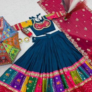 Lehenga Choli élégant en coton pur brodé de qualité supérieure pour Navratri avec dupatta en georgette, fabriqué par Royal Exports - Product Image 3