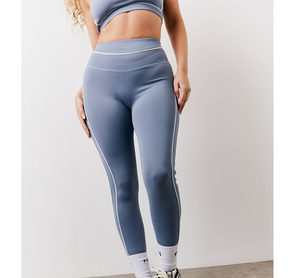 Ensemble 2 pièces personnalisé antichoc pour la course et l'entraînement, avec soutien-gorge de sport et leggings à dos croisé, sensation seconde peau, doux, pour femme - Product Image 3