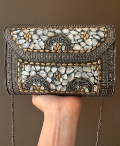 Exquise pochette en nacre faite à la main | Sac de soirée de luxe avec chaîne, idéal pour les cadeaux de mariée, les fêtes et les commandes en gros - Product Image 6