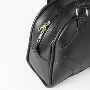 Sacs à main en cuir pour femmes, mode moderne, taille compacte, finition lisse, pour un usage quotidien, sacs à bandoulière, sacs fourre-tout classiques. - Product Image 3