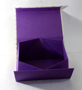 Cajas de regalo plegables de cartón reciclado hechas a mano al por mayor, sin madera, con cierres magnéticos y papel de encaje, para tiendas. - Product Image 3