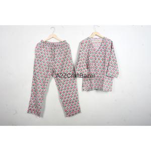 Ensemble de pyjama d'été en coton deux pièces pour femmes de qualité supérieure, col en V, taille élastique, longueur intégrale, séchage rapide, nouvelle arrivée - Product Image 1
