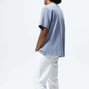 เสื้อยืดผ้าฝ้ายสีฟ้าอ่อนขนาดใหญ่พิเศษ พิมพ์ลายตัวอักษรด้านหน้า เสื้อยืดคอกลมแขนสั้นลำลองสำหรับผู้ชาย - Product Image 2