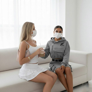 Conjunto de faldas personalizadas OEM para mujer, top corto con capucha y estampado de logotipo informal, conjunto de faldas con capucha para invierno. - Product Image 1