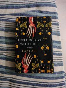 ฉันตกหลุมรักความหวัง โดย แลนคาลี หนังสือปกอ่อนภาษาอังกฤษ แนวโรแมนติก - Product Image 1