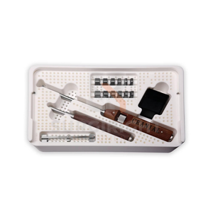Kit d'instruments de fusion cervicale PEEK C, système d'implant de fixation neurochirurgicale de la colonne vertébrale avec cage PEEK par Blush Surgical - Product Image 1