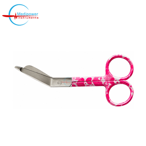 Tijeras para Cortar Vendajes de Enfermería Medipower Instruments Special Valentine, 5.5 Pulgadas, Color Rosa, con Corazones, Certificación CE, Clase I Médica - Product Image 4