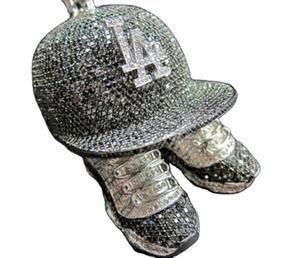 Pendentif fête homme Moissanite Magnifiques chaussures personnalisées avec pendentif casquette Hip Hop Diamant Moissanite blanc et noir - Product Image 1