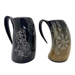 Mug en corne de buffle Viking artisanal et durable avec gravure de loup, tasse à boire médiévale en corne avec poignée pour la décoration de la maison - Product Image 3