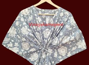 Robe Kimono Élégante Grise à Motifs Floraux Imprimés à la Main en Coton pour Femme, Style Bohème Chic, Longue, Taille Plus, Ethnique, Artisanale, Taille Haute, Col en V - Product Image 3